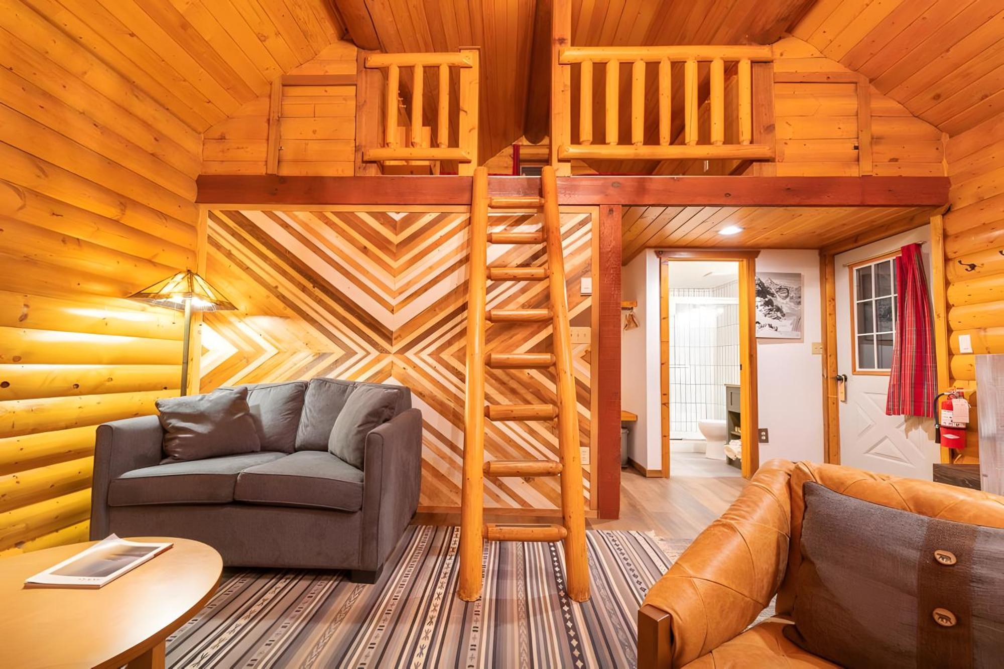 Baker Creek By Basecamp Hotel Lake Louise Bagian luar foto