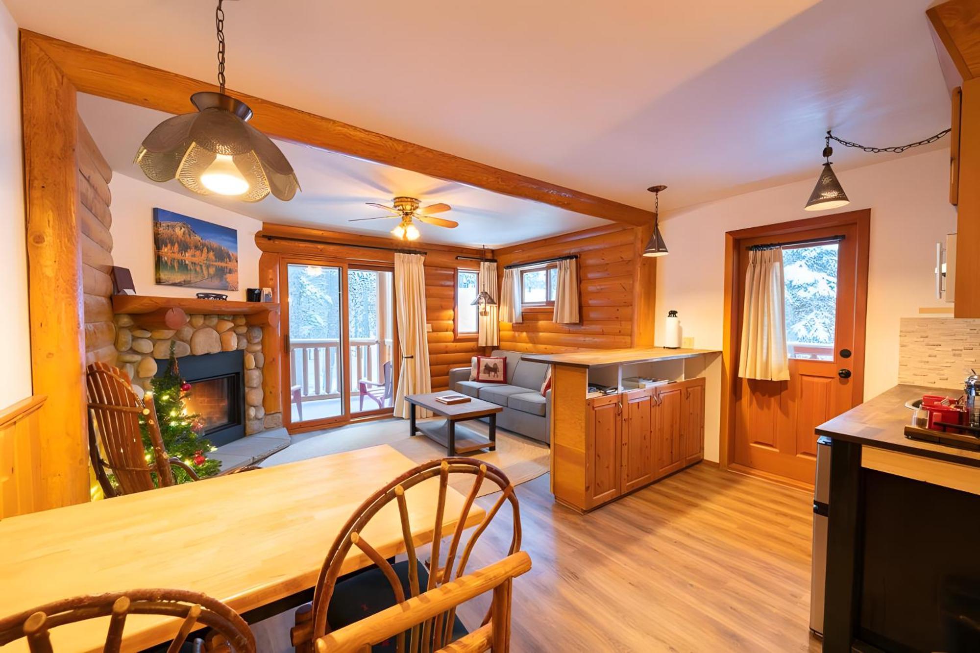 Baker Creek By Basecamp Hotel Lake Louise Bagian luar foto