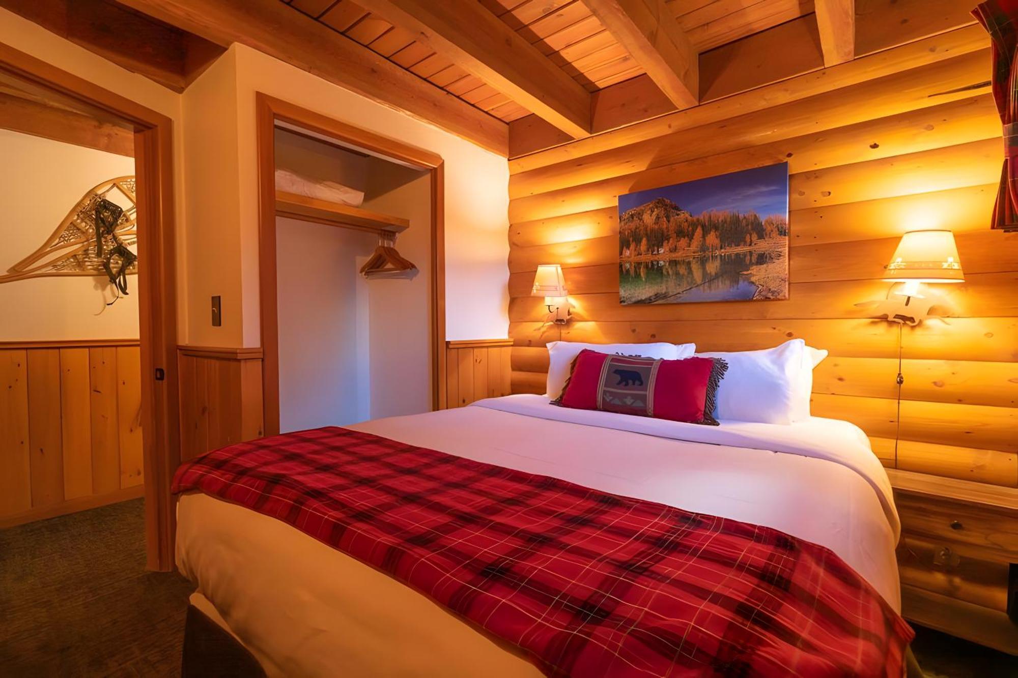 Baker Creek By Basecamp Hotel Lake Louise Bagian luar foto