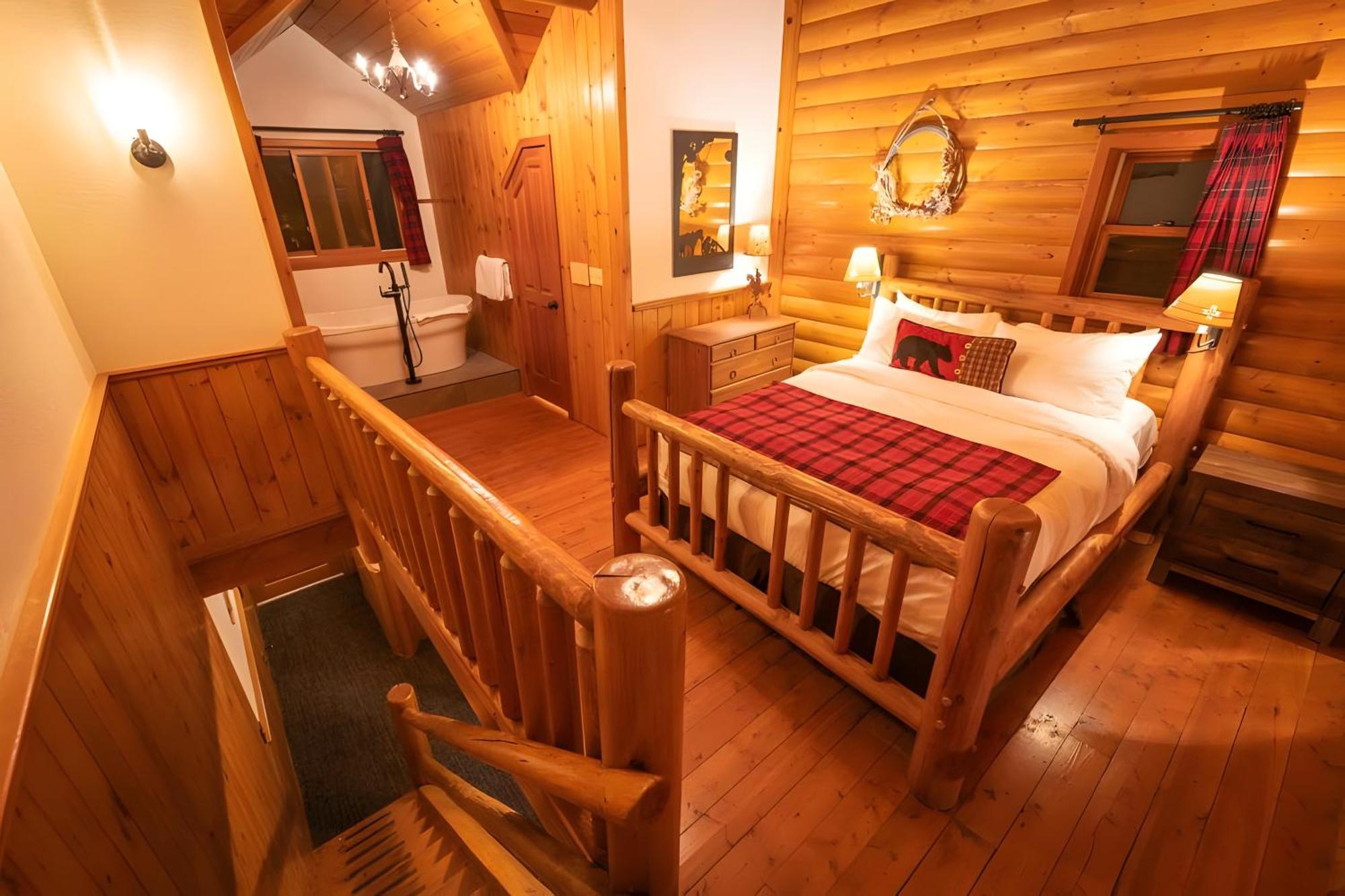 Baker Creek By Basecamp Hotel Lake Louise Bagian luar foto