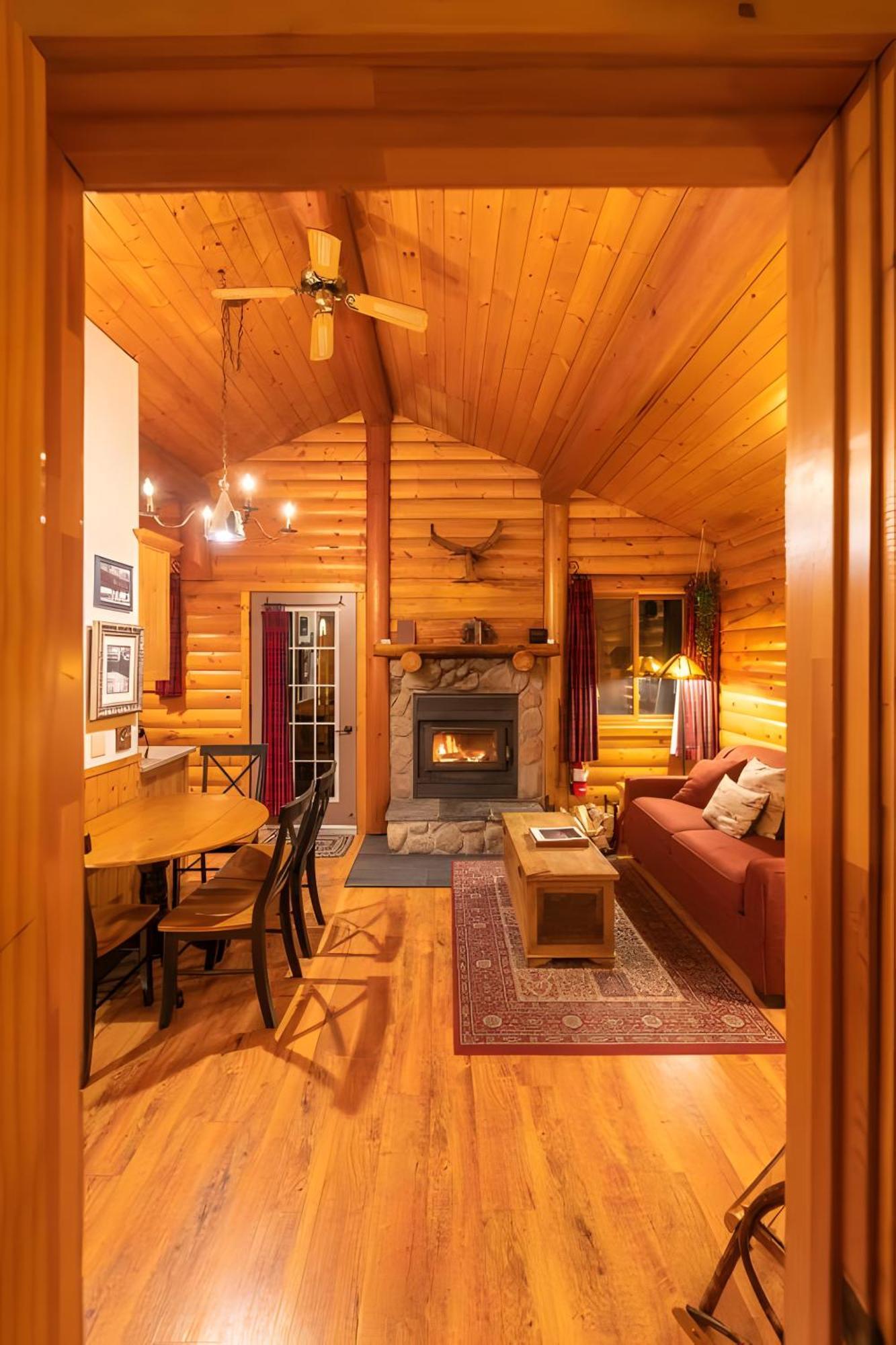 Baker Creek By Basecamp Hotel Lake Louise Bagian luar foto