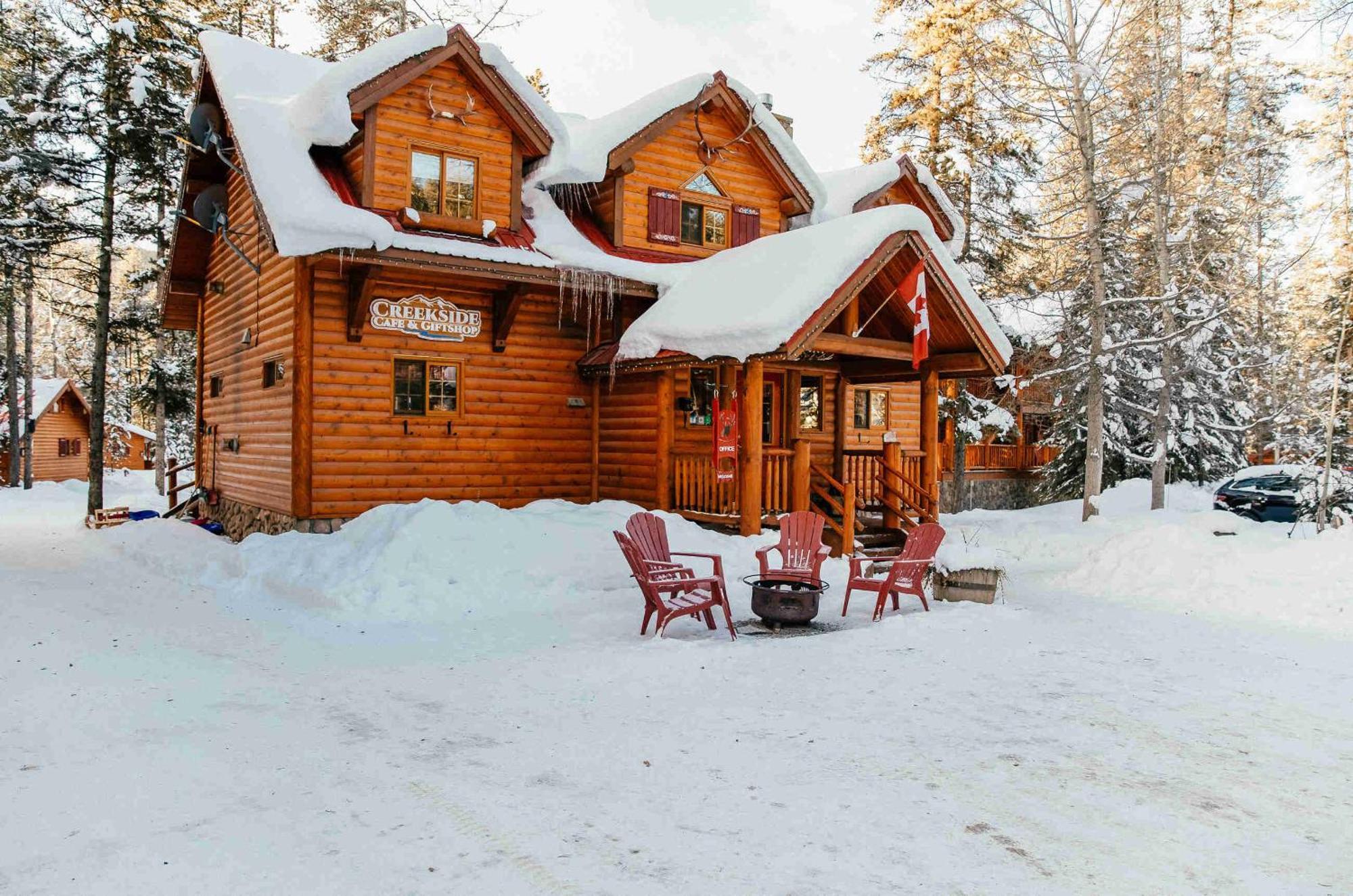 Baker Creek By Basecamp Hotel Lake Louise Bagian luar foto