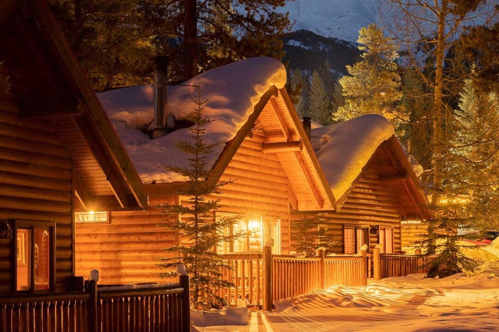 Baker Creek By Basecamp Hotel Lake Louise Bagian luar foto