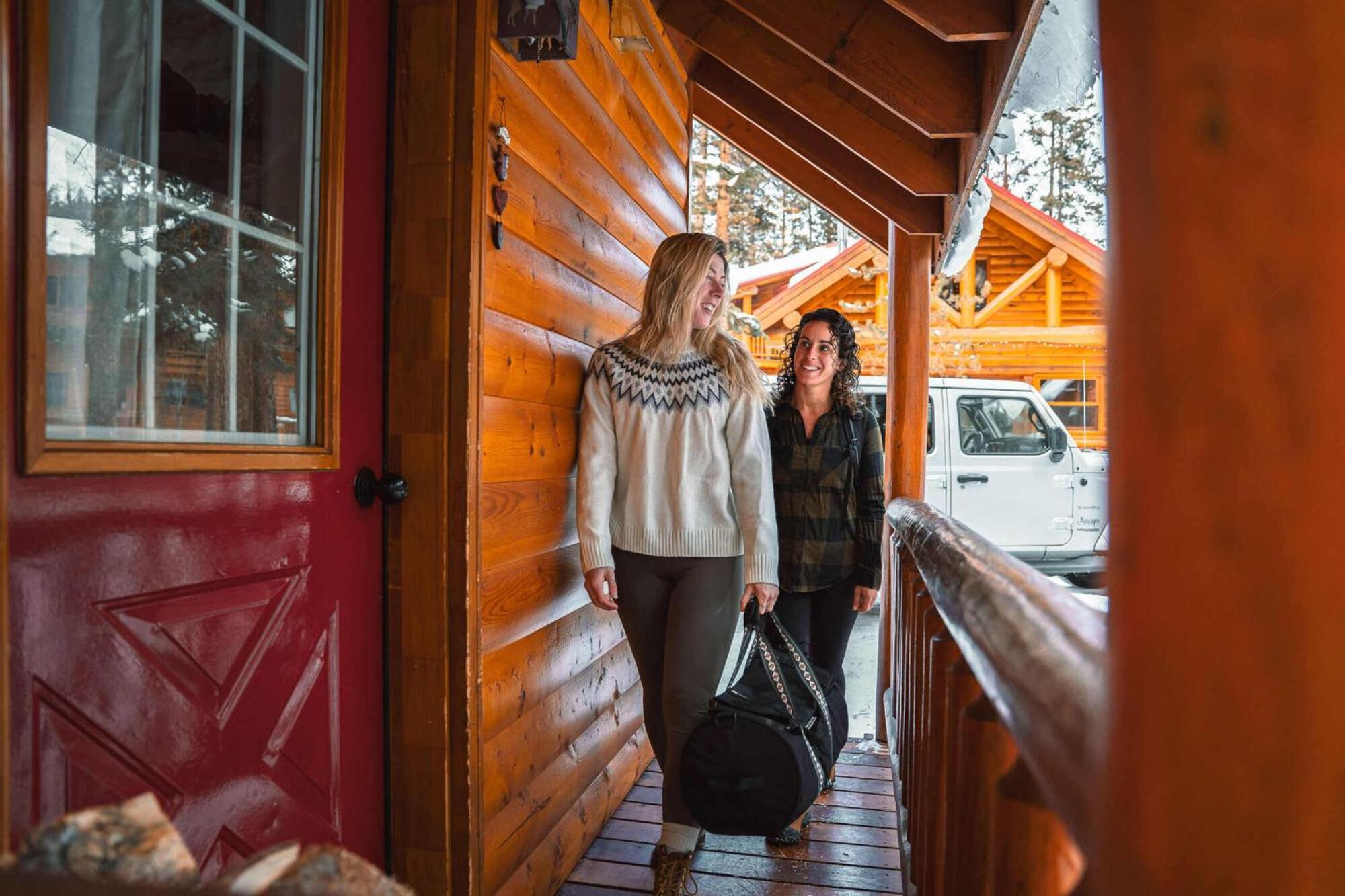 Baker Creek By Basecamp Hotel Lake Louise Bagian luar foto