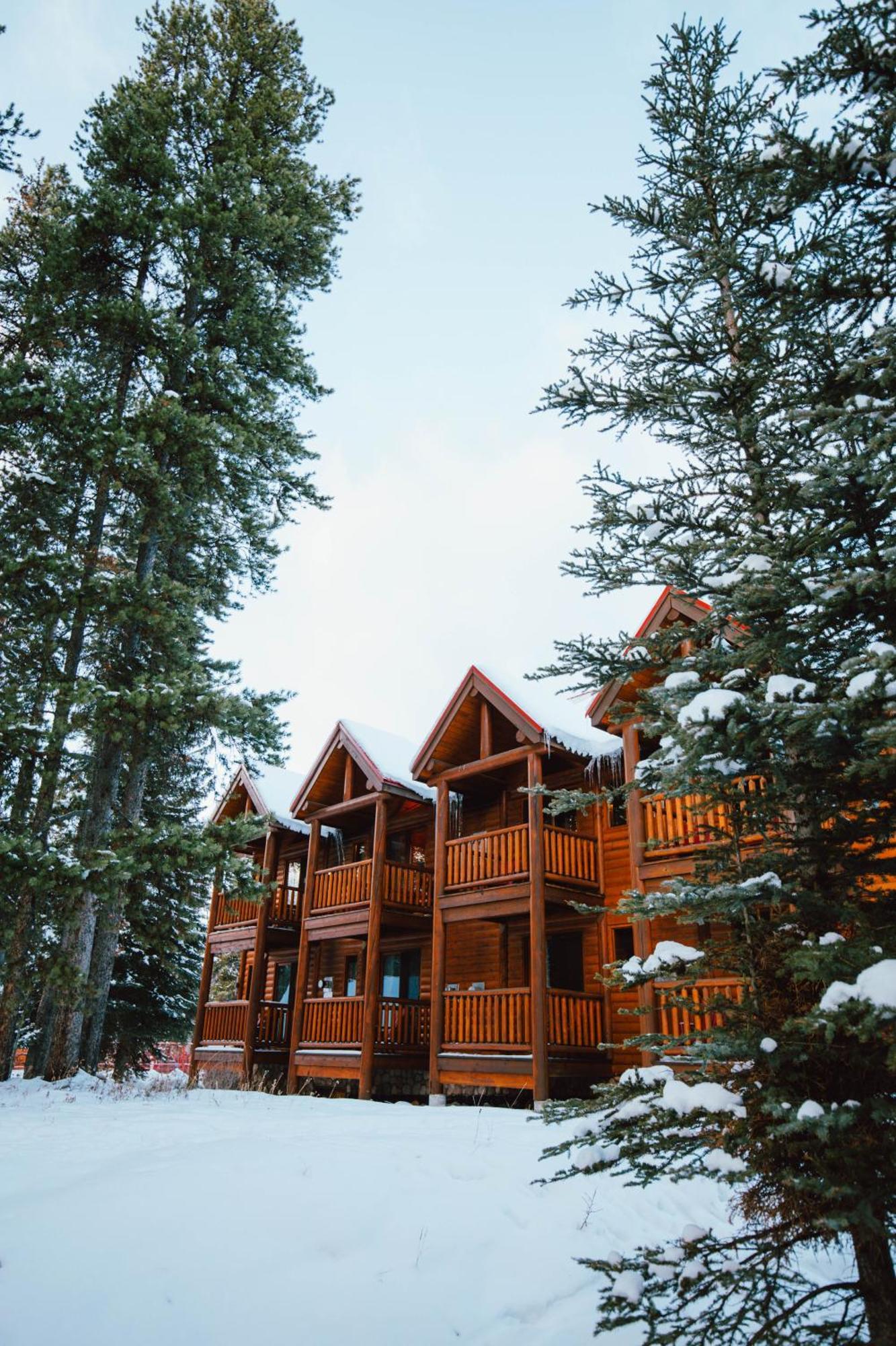 Baker Creek By Basecamp Hotel Lake Louise Bagian luar foto