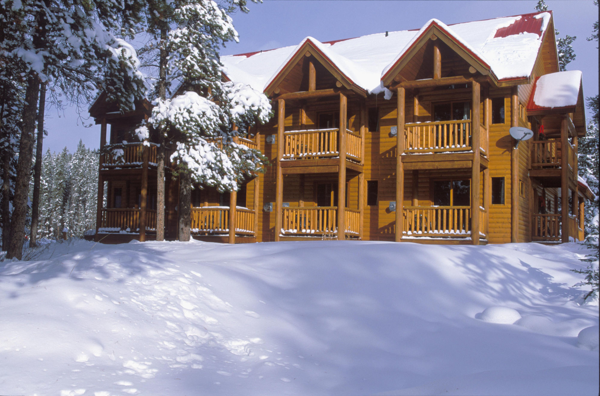 Baker Creek By Basecamp Hotel Lake Louise Bagian luar foto