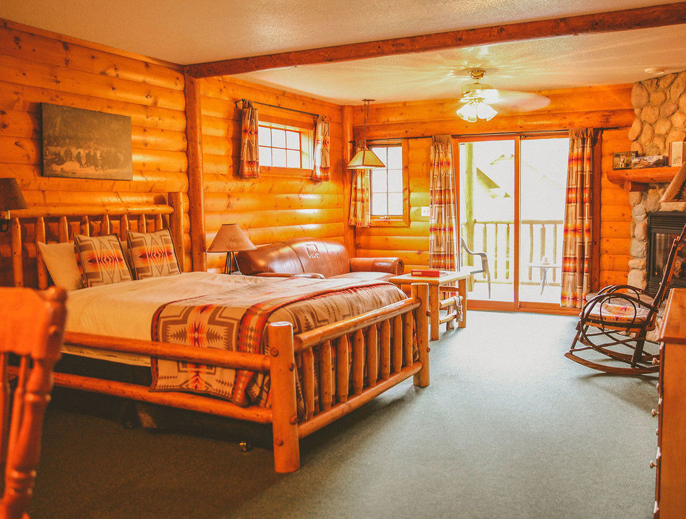 Baker Creek By Basecamp Hotel Lake Louise Bagian luar foto