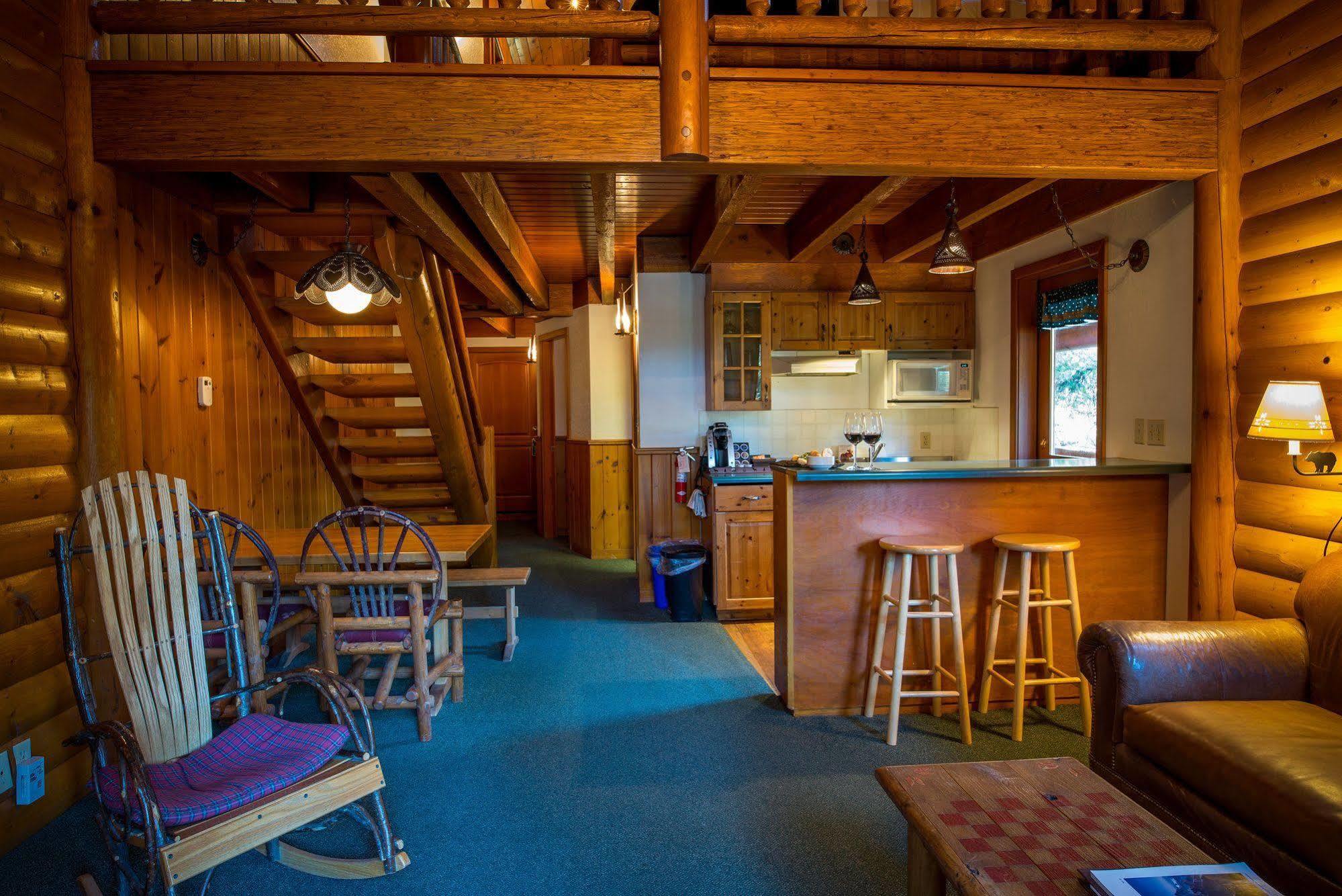 Baker Creek By Basecamp Hotel Lake Louise Bagian luar foto